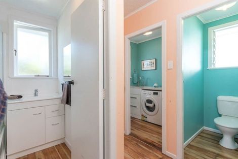 Photo of property in 15 Kelwyn Road, Kelston, Auckland, 0602