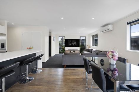 Photo of property in 513 Richmond Road, Lepperton, New Plymouth, 4373