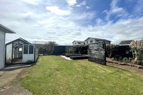 Photo of property in 4 Holford Street, Westown, New Plymouth, 4310