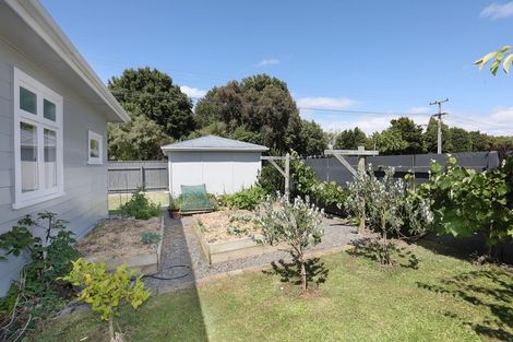 Photo of property in 16 Oxford Street, Marton, 4710