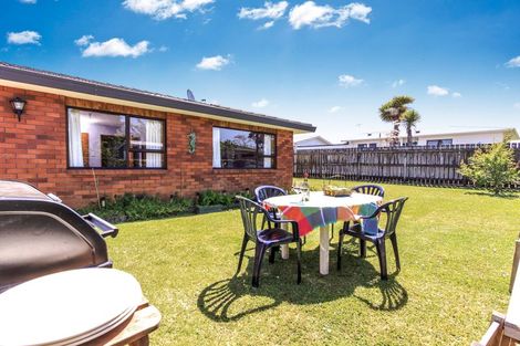 Photo of property in 63a Hutchinson Avenue, New Lynn, Auckland, 0600