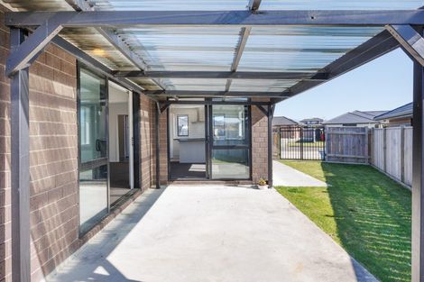 Photo of property in 26 Sardinia Grove, Fitzherbert, Palmerston North, 4410