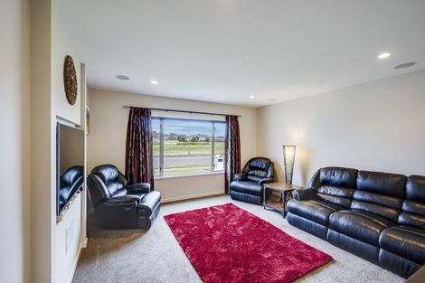 Photo of property in 72 Orotu Drive, Poraiti, Napier, 4112