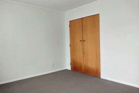 Photo of property in 10 Kingsbridge Place, Newlands, Wellington, 6037