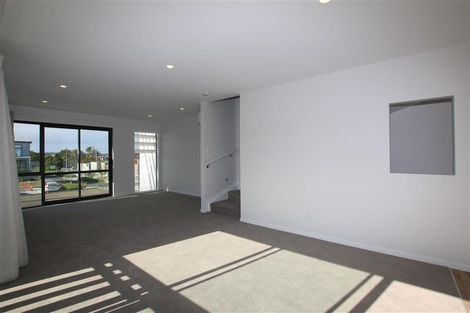 Photo of property in 2 Carder Court, Hobsonville, Auckland, 0618