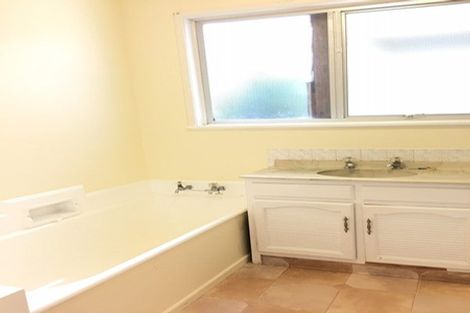 Photo of property in 85 Girrahween Drive, Totara Vale, Auckland, 0629