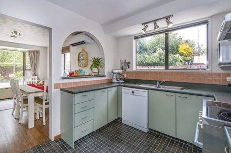 Photo of property in 5 Kruse Place, Redwood, Christchurch, 8051