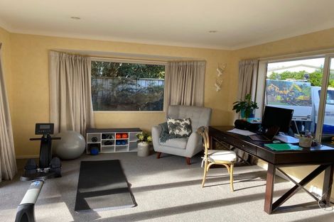 Photo of property in 72a Summerhill Drive, Fitzherbert, Palmerston North, 4410