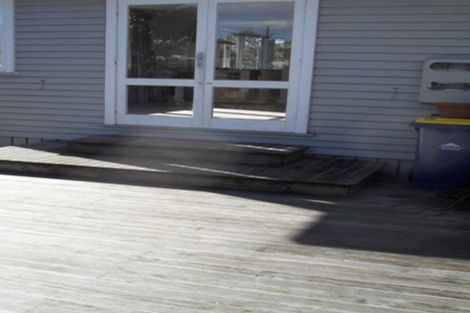 Photo of property in 2a Exmouth Road, Northcote, Auckland, 0627