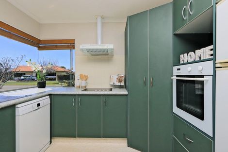 Photo of property in 2 Addington Place, Taradale, Napier, 4112