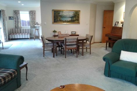 Photo of property in 18 Regency Crescent, Redwood, Christchurch, 8051