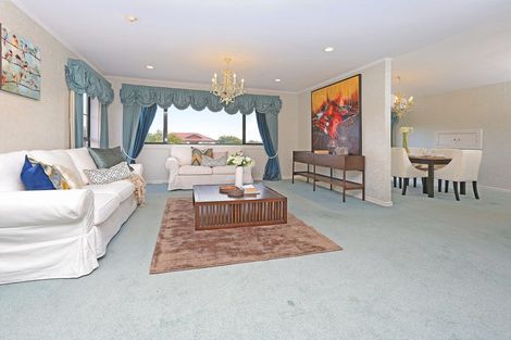 Photo of property in 2 Annalong Road, Dannemora, Auckland, 2016