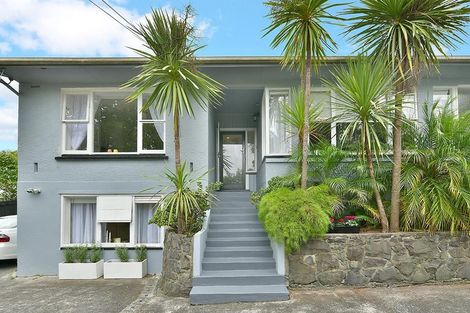 Photo of property in 16 Forrest Hill Road, Forrest Hill, Auckland, 0620