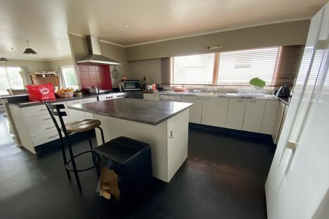 Photo of property in 1 Hill Crescent, Papakura, 2110