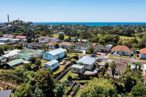 Photo of property in 77 Omata Road, Marfell, New Plymouth, 4310