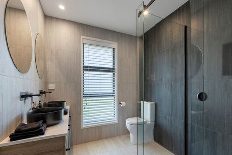 Photo of property in 51 Mcindoe Road, Kumeu, 0810