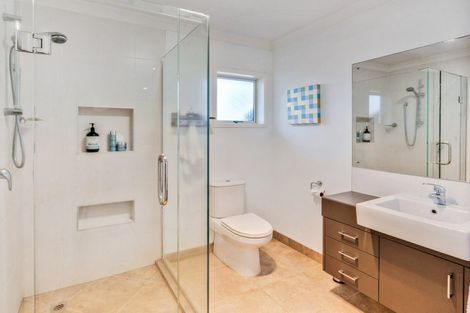 Photo of property in 5 Seymour Road, Mellons Bay, Auckland, 2014