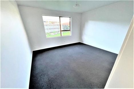 Photo of property in 19 Crompton Road, Massey, Auckland, 0614