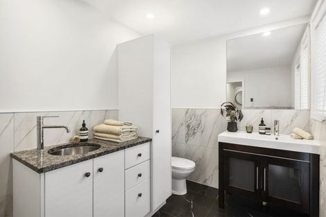 Photo of property in 1/25 Thane Road, Roseneath, Wellington, 6011