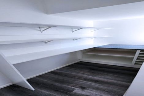 Photo of property in 2/33 Hawker Street, Mount Victoria, Wellington, 6011