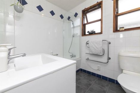 Photo of property in 2/118 Triangle Road, Massey, Auckland, 0614