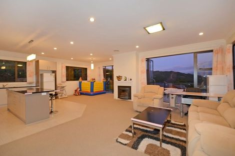 Photo of property in 15 Swain Grove, Riverstone Terraces, Upper Hutt, 5018