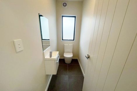 Photo of property in 21 Madden Avenue, Kumeu, 0810