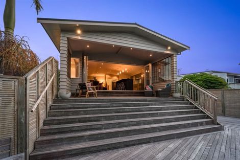 Photo of property in 13 Sandown Road, Rothesay Bay, Auckland, 0630