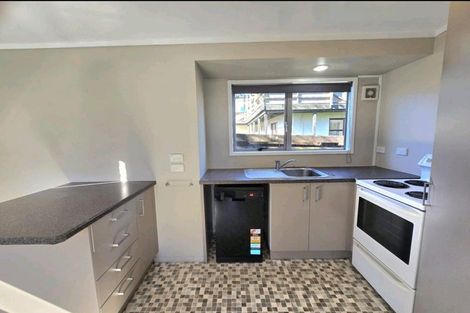 Photo of property in 5 Clayburn Road, Glen Eden, Auckland, 0602