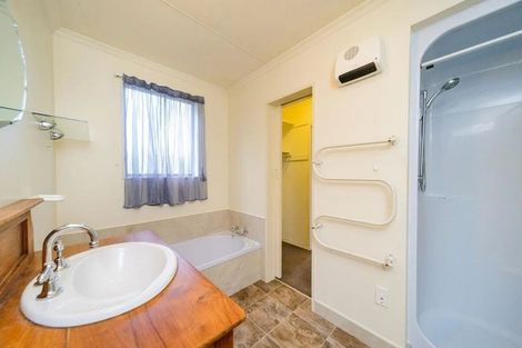 Photo of property in 42a Clifton Terrace, Fitzherbert, Palmerston North, 4410