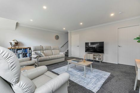 Photo of property in 29 Bernleigh Terrace, West Harbour, Auckland, 0618