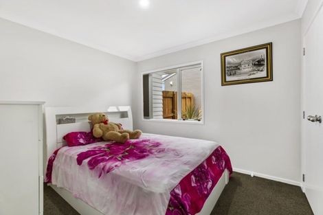 Photo of property in 92 Popokatea Drive, Takanini, 2112