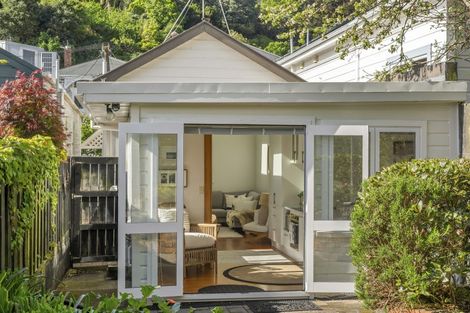 Photo of property in 132 Elizabeth Street, Mount Victoria, Wellington, 6011