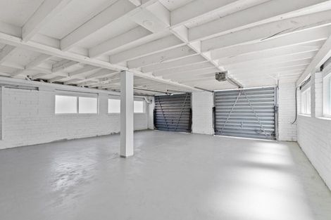 Photo of property in 514a Blockhouse Bay Road, Blockhouse Bay, Auckland, 0600