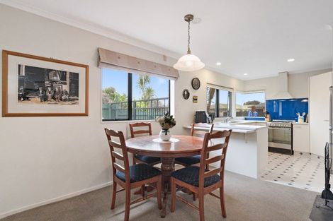 Photo of property in 4 Checketts Place, Papamoa Beach, Papamoa, 3118