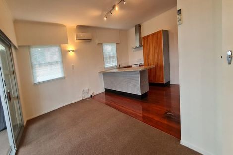 Photo of property in 10 Howard Road, Northcote, Auckland, 0627