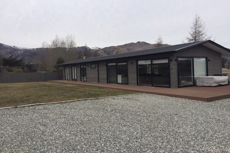 Photo of property in 11 Charles Court, Lake Hawea, Wanaka, 9382