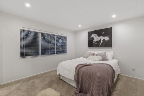 Photo of property in 102 Boord Crescent, Kumeu, 0891