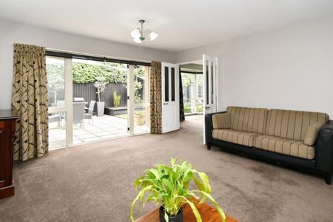 Photo of property in 27a Farnswood Place, Redwood, Christchurch, 8051