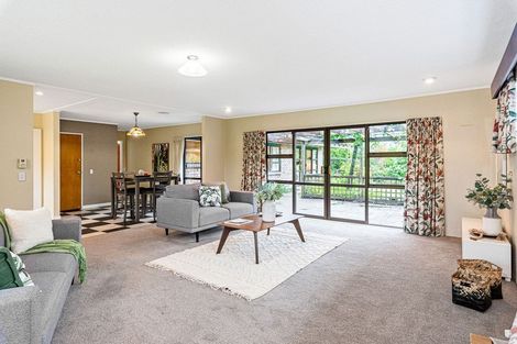 Photo of property in 33 Chilton Drive, Paraparaumu, 5032
