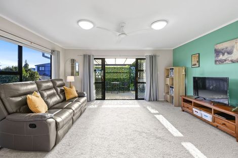 Photo of property in 2/25 Abercrombie Street, Howick, Auckland, 2014
