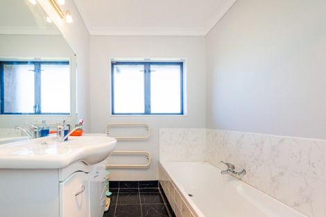 Photo of property in 18 Cummerfield Road, Foxton, 4891