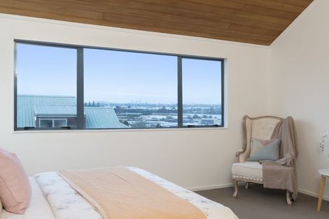 Photo of property in 30 Farquhar Road, Glendene, Auckland, 0602