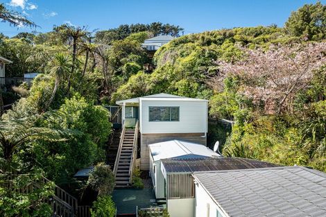 Photo of property in 2 Huntingdon Street, Northland, Wellington, 6012