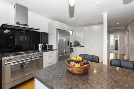 Photo of property in 34 Covil Avenue, Te Atatu South, Auckland, 0610