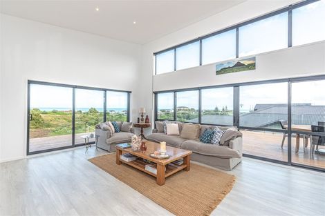 Photo of property in 34 Golf Vue Place, Castlecliff, Whanganui, 4501