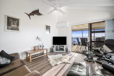 Photo of property in 21 St Annes Crescent, Wattle Downs, Auckland, 2103