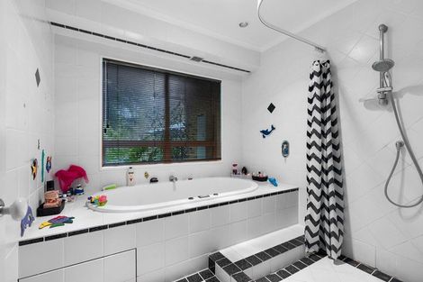 Photo of property in 7 Sunset Close, Western Heights, Hamilton, 3200