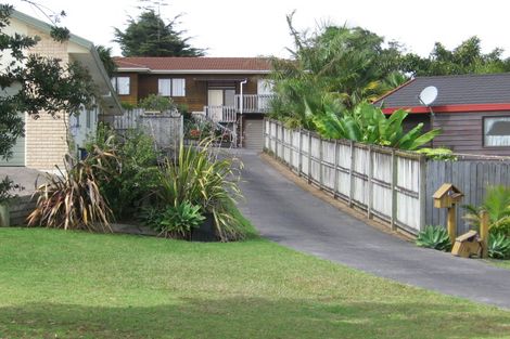 Photo of property in 1/1 Bass Street, West Harbour, Auckland, 0618