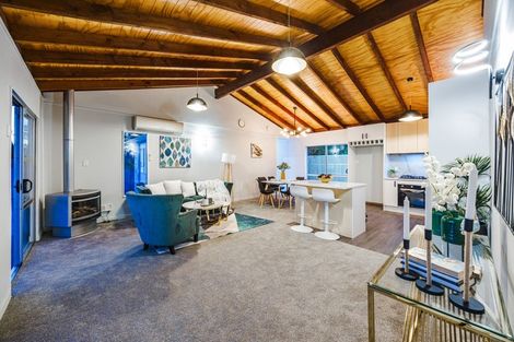 Photo of property in 4/89a Royal Road, Massey, Auckland, 0614